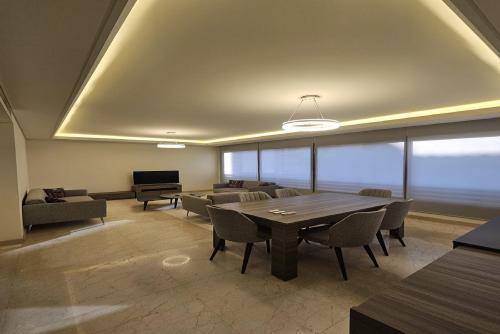 elegant_2-bedroom_luxury_apartment_in_verdun__247_power__wi-fi_-_homeprojpeg_13