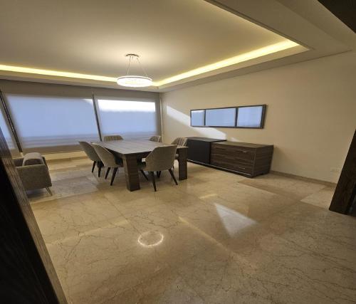 elegant_2-bedroom_luxury_apartment_in_verdun__247_power__wi-fi_-_homeprojpeg_14