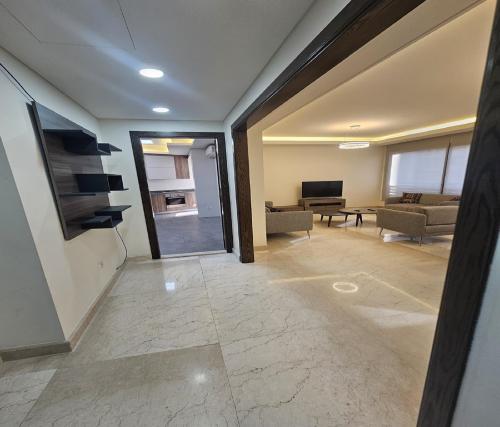 elegant_2-bedroom_luxury_apartment_in_verdun__247_power__wi-fi_-_homeprojpeg_4