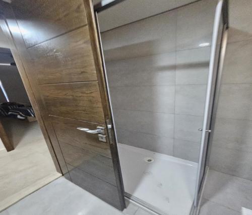 elegant_2-bedroom_luxury_apartment_in_verdun__247_power__wi-fi_-_homeprojpeg_5