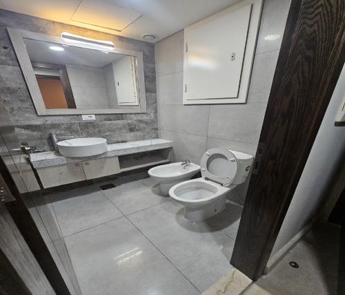 elegant_2-bedroom_luxury_apartment_in_verdun__247_power__wi-fi_-_homeprojpeg_6