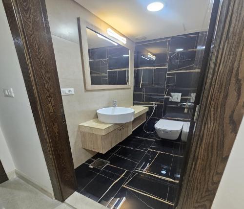 elegant_2-bedroom_luxury_apartment_in_verdun__247_power__wi-fi_-_homeprojpeg_7